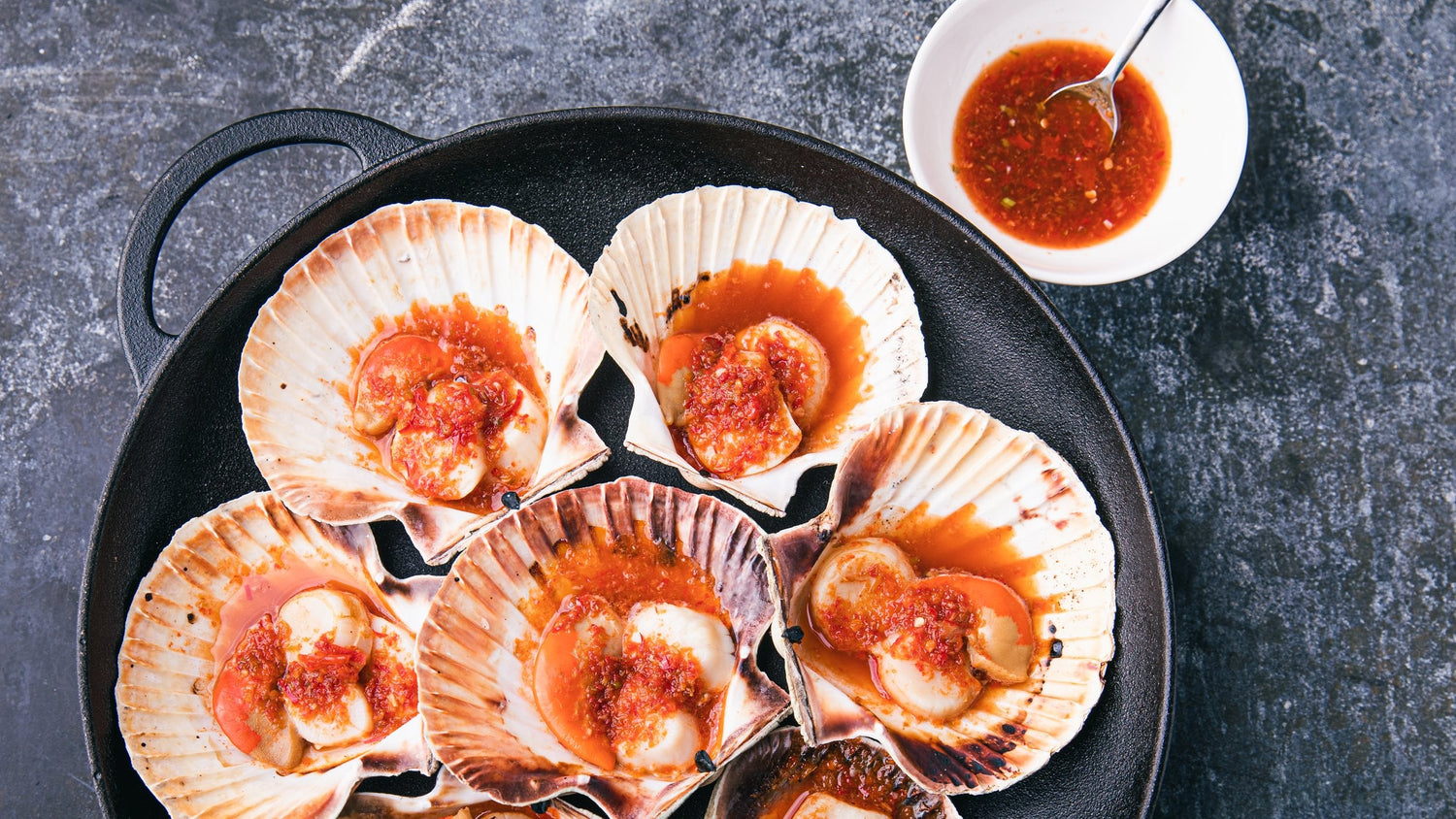 Scallops arranged in a circle